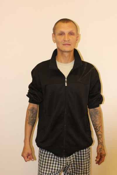 Избил тростью, а затем ограбил. Рецидивист, отбывавший наказание в Каменске-Уральском, напал на 85-летнего пенсионера под Первоуральском