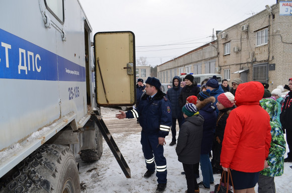 «Мы не знали, что в ГИБДД так интересно». Школьники из Каменского городского округа побывали на экскурсии в Госавтоинспекции