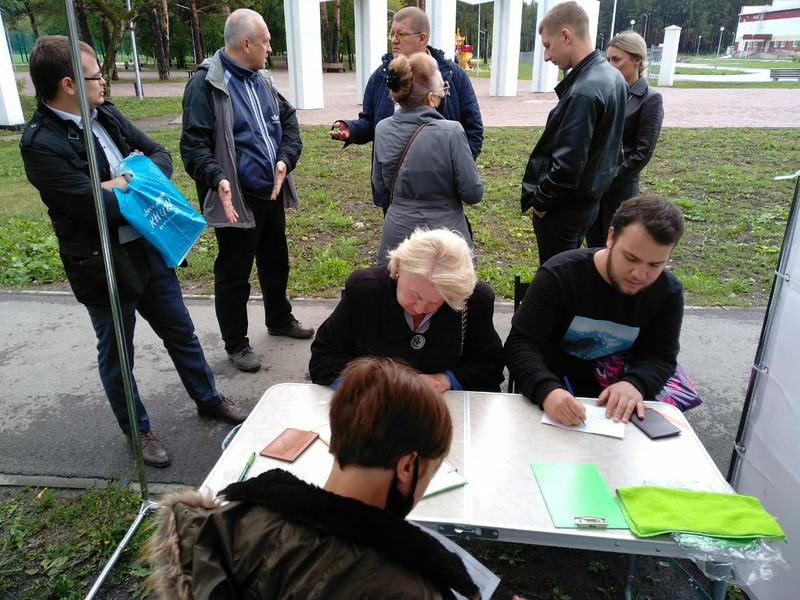 Каменские коммунисты позвали горожан поддержать инициативу законопроекта за возврат прямых выборов глав свердловских городов. Уже сегодня!