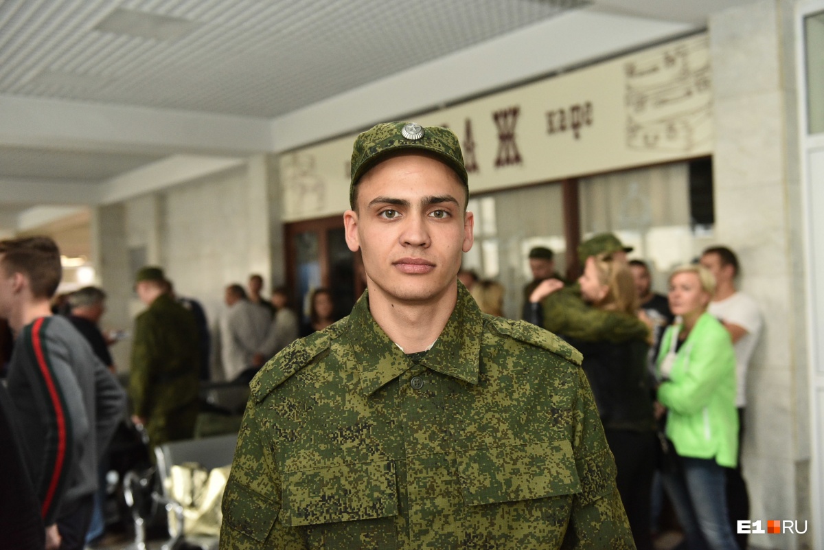 «О таком можно только мечтать». Парень из Каменска-Уральского, которого отчислили из УрГУПСа, отправился служить в Президентский полк