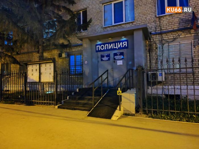 Две ночные алкоточки накрыли полицейские в Каменске-Уральском | В Каменске-Уральском накрыли ночные алкоточки