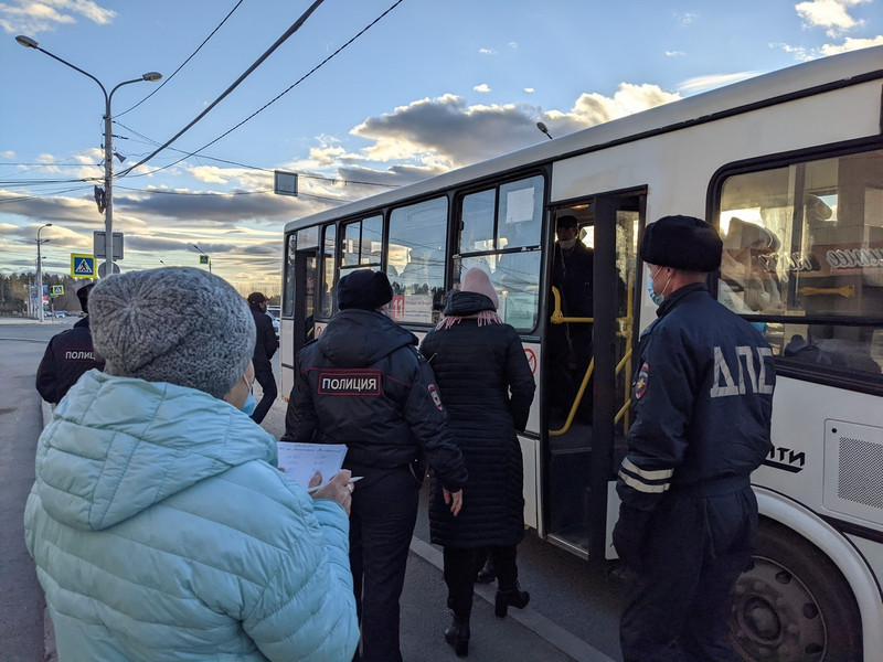 «Дисциплина явно выросла». Спецкомиссия вновь проверила, как каменцы соблюдают масочный режим в транспорте. Власти обещают усилить рейды!