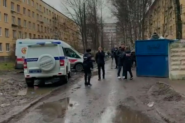 Под Петербургом мужчина захватил в заложники шестерых детей