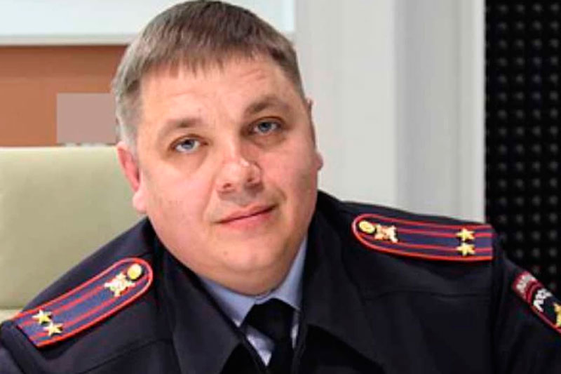 Подполковник МВД рассказал о 22 квартирах своей семьи