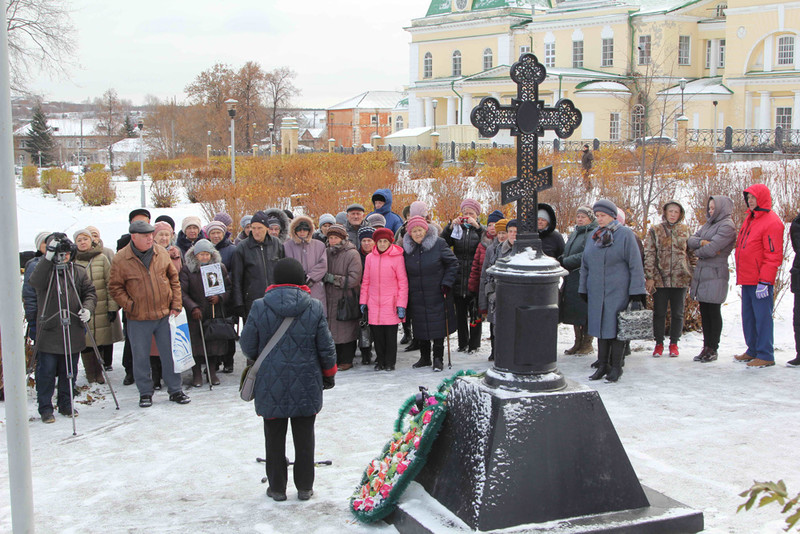 На Соборной площади Каменска в субботу соберутся те, для кого политические репрессии — не слова. В городе живы 150 человек, которые помнят