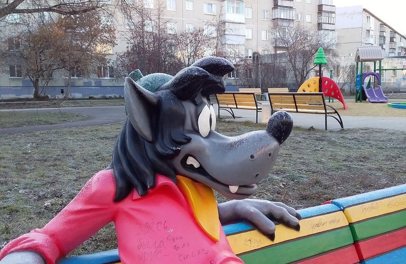 «Детей не сфотографировать». К годовщине благоустройства Тимирязевского парка в Каменске-Уральском неизвестные изуродовали скульптуры