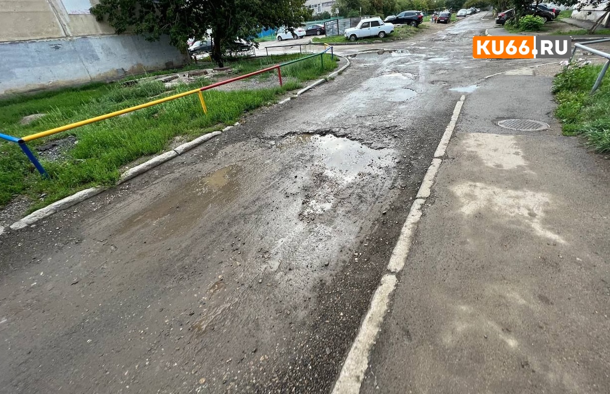 Жители Каменска-Уральского жалуются на отсутствие дорог в квартале