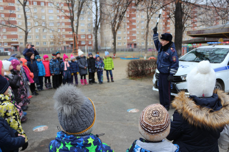 В рамках операции «Внимание, каникулы!» сотрудники Госавтоинспекции побывали в гостях у малышей детского сада № 86 В рамках операции «Внимание, каникулы!» сотрудники Госавтоинспекции побывали в гостях у малышей детского сада № 86
