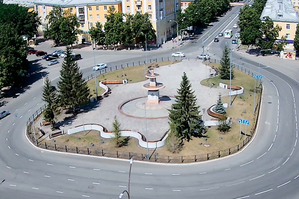 Один из главных фонтанов в Каменске-Уральском — на площади Горького — отключили из-за действий вандалов, которые повредили один элемент