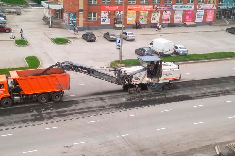В Каменске-Уральском на одной из улиц нанесли разметку, а на следующий день асфальт на дороге сняли. Жители: «Смотрим и находимся в шоке...»