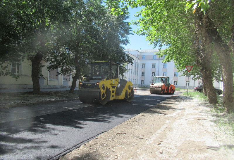 Новости о ходе дорожных ремонтов в Каменске-Уральском: улицы Попова и Строителей уже готовы, асфальтируют Стахановскую