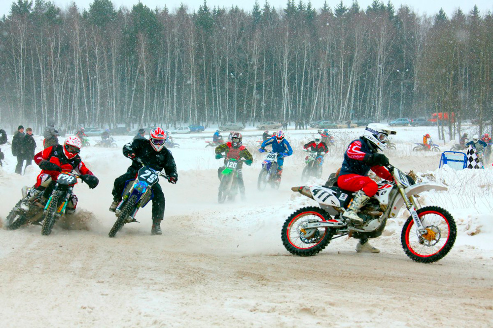 В Каменске-Уральском вот-вот откроют зимний сезон по мотокроссу: перед публикой на мототрассе «Юность» выступят профессионалы и юные гонщики