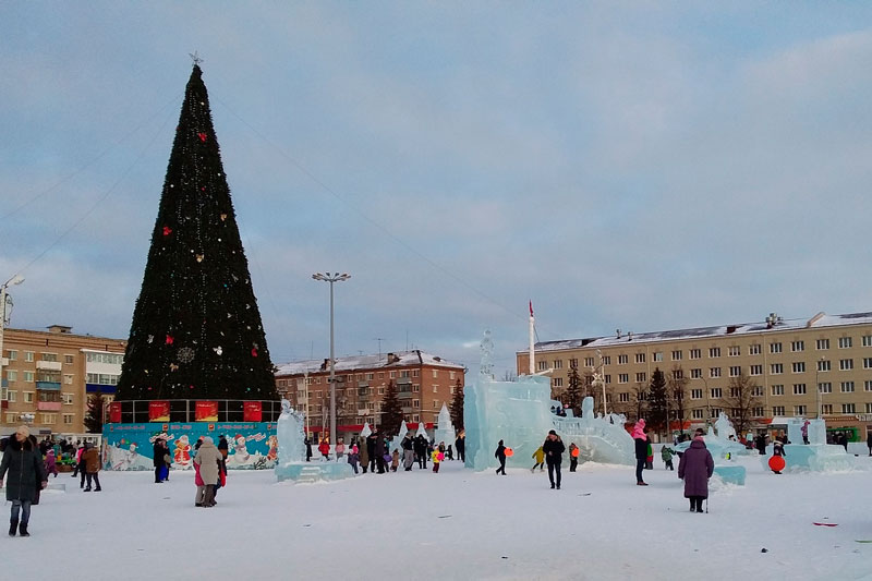 Держат интригу: в мэрии Каменска пока не называют тему новогоднего ледового города и приглашают всех на площадь у ДК «Современник»