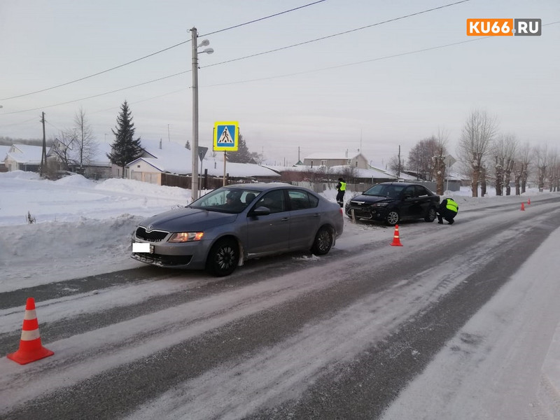 Форд въехал в Шкоду, когда та притормозила, чтобы пропустить пешехода: ДТП в Каменске, в котором вряд ли виноват тот, кто сбил девушку