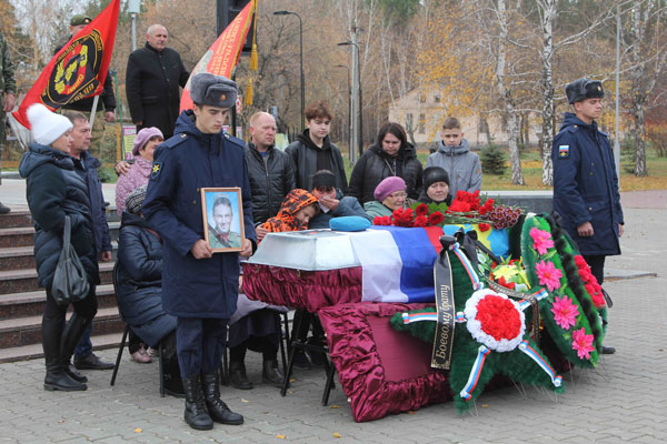 Каменск-Уральский простился с разведчиком Артемом Небаевым