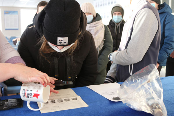 Студенты в полиции Каменска-Уральского — заглянули в инспекцию по делам несовершеннолетних и знакомились с криминалистикой