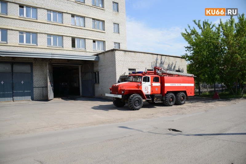 Воскресные пожары в Каменске-Уральском и окрестностях: на 180 «квадратах» горели веранда и дровяник, а в деревне огонь бушевал в квартире