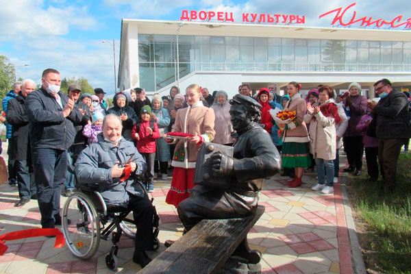 Талантливый, яркий. В Каменске-Уральском скончался почетный житель, создатель народного коллектива песни и танца "Юность"