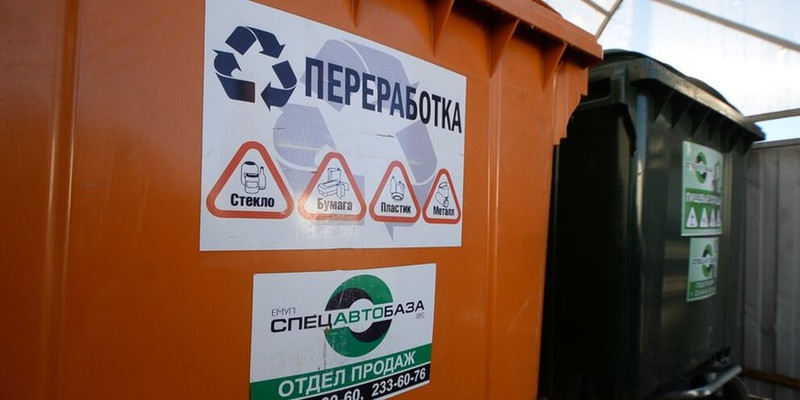 «Сложно контролировать, чтобы в контейнер для стекла не попал пластик или наоборот». Каменцы уже год привыкают к раздельному сбору мусора