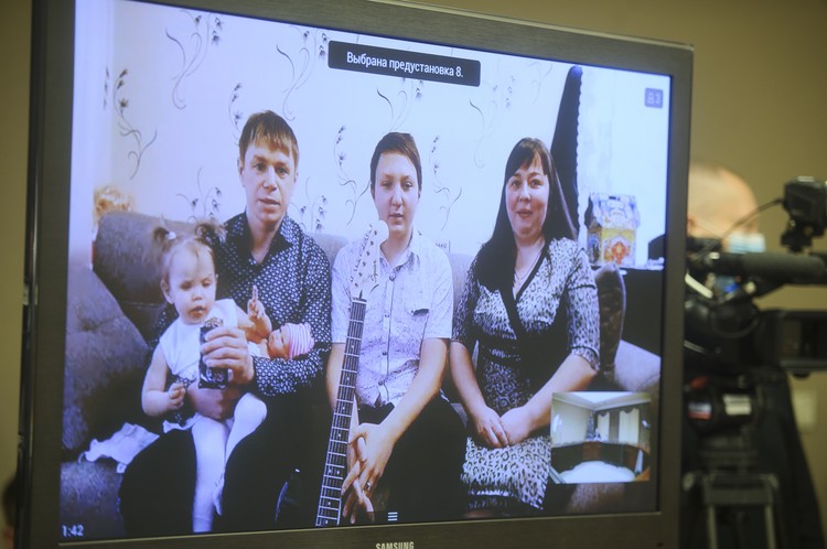 «Елка желаний» в действии. Мальчишка из Каменска-Уральского получил в подарок от Президента Путина гитару, о которой мог только мечтать