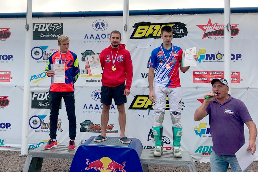 «Почти везде были достойные призы, в наше время редкость»: титулованный гонщик из Каменска-Уральского Семен Рогозин подвел итоги сезона