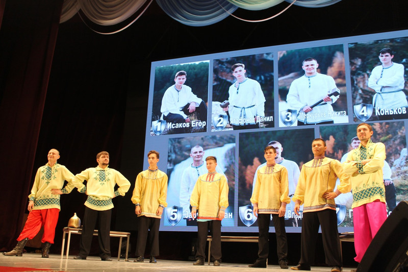 Главного богатыря выбирали в Каменске: семеро смелых боролись за победу с пользой для города — красили стены и готовили творческие номера