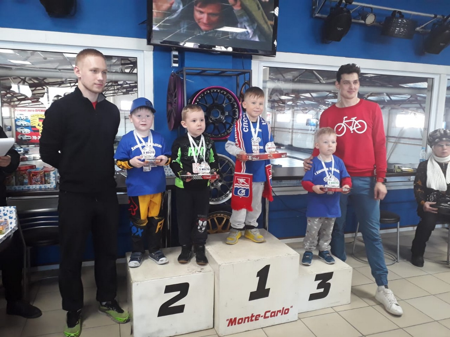 В Тюмени прошли соревнования по беговелам и велосипедным гонкам. В числе лучших – дети из Каменска-Уральского. Домой привезли семь медалей!