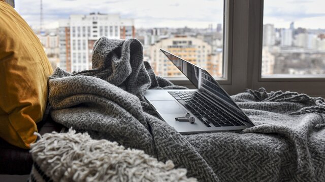 В Москве призвали жителей старше 65 лет не выходить из дома "без особой необходимости"