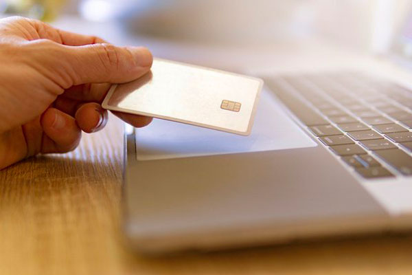 Россиян начали обманывать, предлагая купить "дефицитные" товары