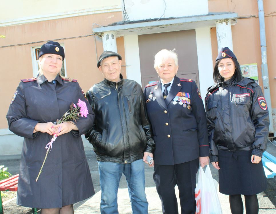 Полицейские Каменска-Уральского почтили память коллег, погибших при исполнении служебного долга | Полиция Урала почтила память коллег, погибших при исполнении служебного долга