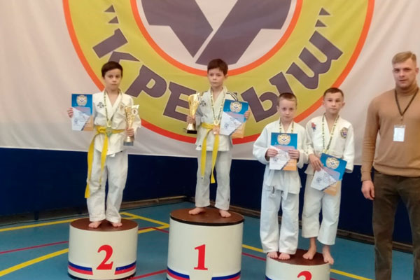 Ребята-дзюдоисты из Каменска-Уральского на первенстве в Екатеринбурге побывали на всех ступенях пьедестала почета в своих весовых категориях