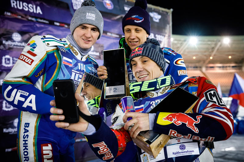 Топовый мотогонщик на льду из Каменска-Уральского Дмитрий Хомицевич с трудом, но удерживает второе место на личном Чемпионате мира Топовый мотогонщик на льду из Каменска-Уральского Дмитрий Хомицевич с трудом, но удерживает второе место на личном Чемпионате мира