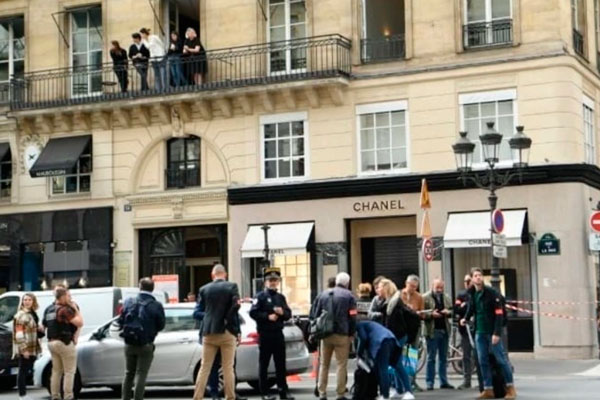 В Париже грабители похитили из ювелирного магазина Chanel драгоценности на 2,5 млн евро