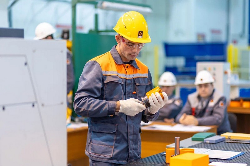 СинТЗ: определили лучших по профессии «Резчик труб и заготовок»