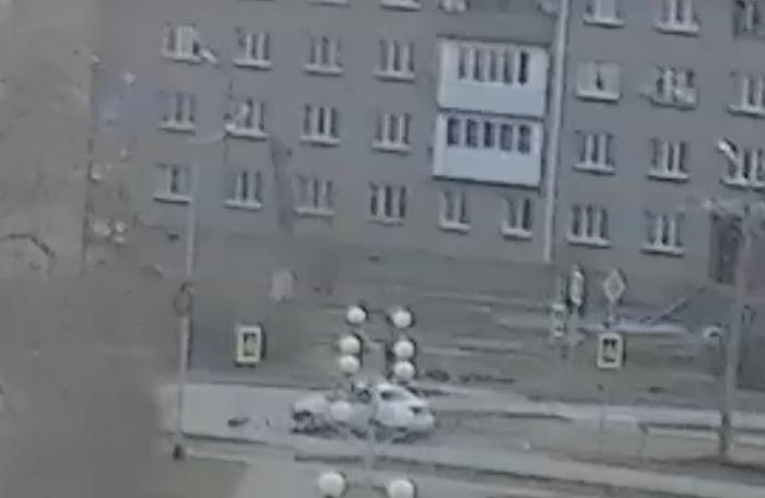 Собаку аж откинуло: в Каменске-Уральском сбили пешехода во время утренней прогулки | В Каменске-Уральском сбили пешехода с собакой во время утренней прогулки