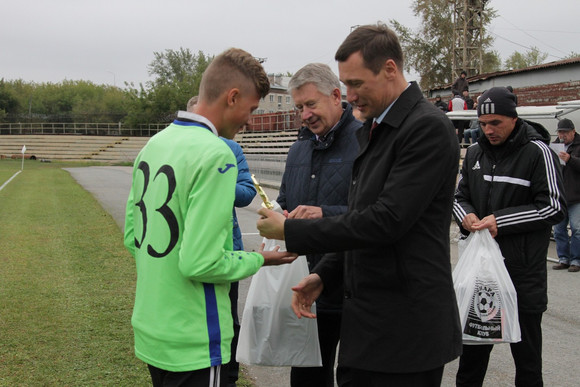 Награды юным футболистам «Синары» Награды юным футболистам «Синары»