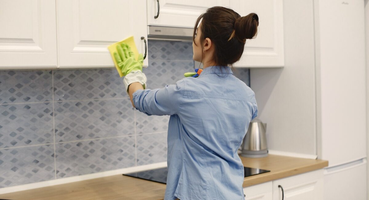 Жир с кухонных шкафчиков стечет сам - будто его и не было: не трем и не мучаемся