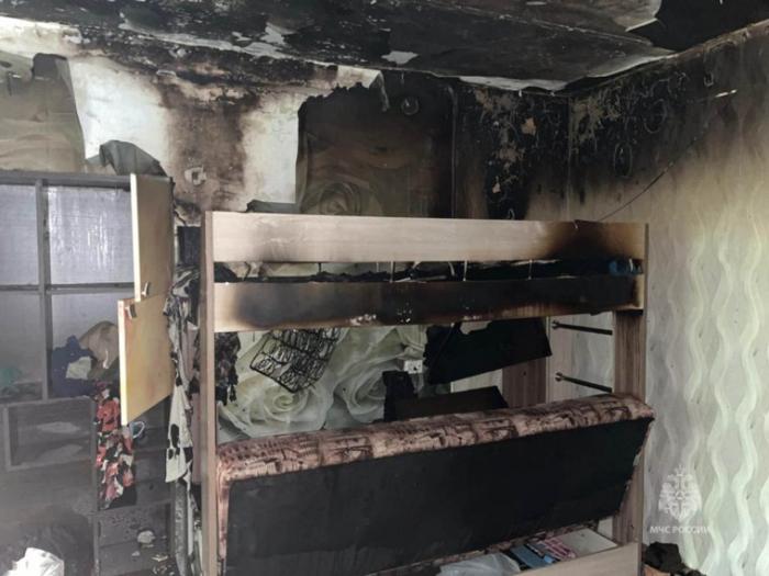 Дети погибли в огне, вспыхнувшем в кровати: в Свердловской области пожар унёс жизни брата и сестры | Двое детей погибли при пожаре в квартире в Асбесте, огонь вспыхнул в детской