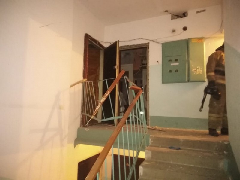 Ведомства уверяют, что в доме в Каменске был хлопок, а не взрыв, но к делу подключился СК. Говорят, хозяйка хотела покончить с собой