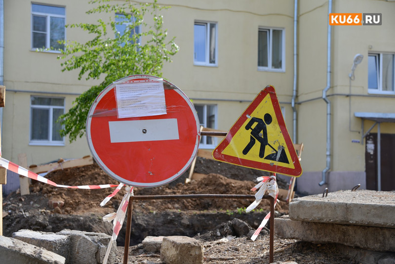Когда жителям все равно, коммунальщики сами решают: в Каменске-Уральском будут отремонтированы дороги и тротуары между домами