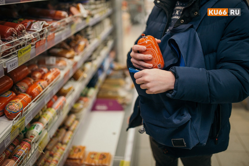 Ездил в Белоярку за сыром и колбасой. Каменца осудят за серию краж из продуктовых магазинов Ездил в Белоярку за сыром и колбасой. Каменца осудят за серию краж из продуктовых магазинов