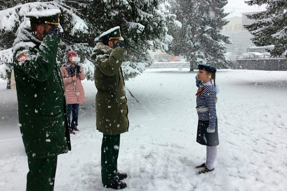 «Нам сказали: не нравится — уходите». Маршировавшие по сугробам девочки слегли с температурой