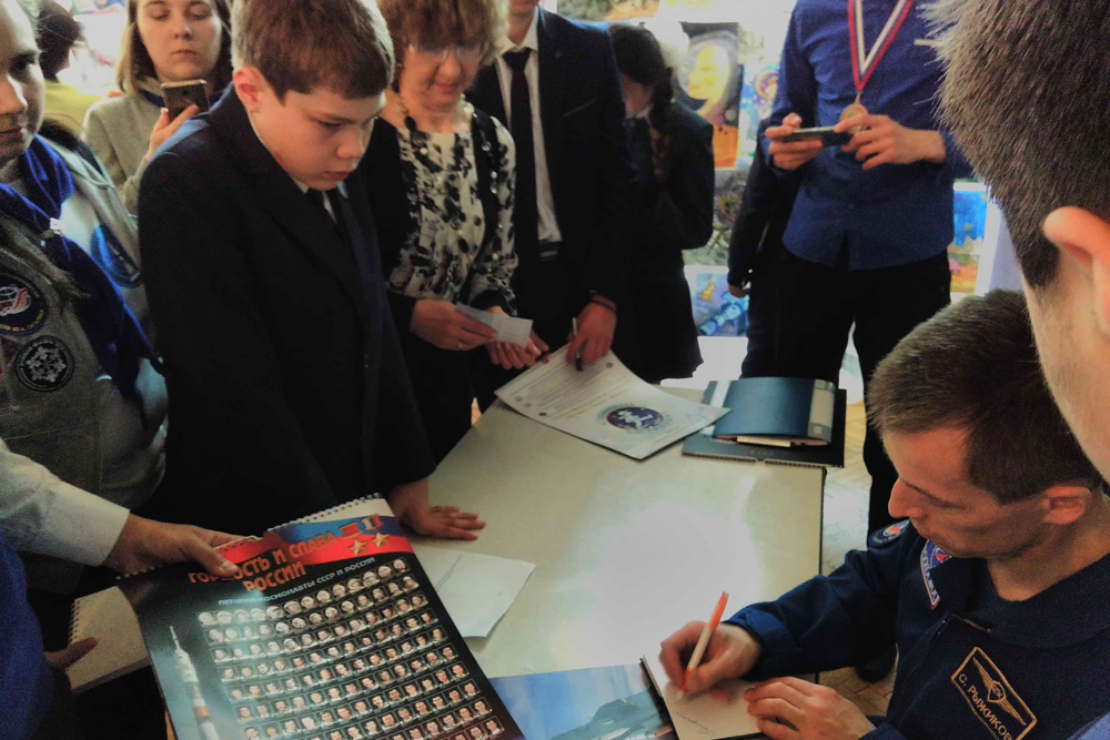 Это не фантастика: юный изобретатель из Каменска-Уральского получил награду из рук космонавта за робота-исследователя для Марса