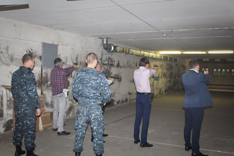 В полиции прошел ежегодный турнир по стрельбе в честь 102-ой годовщины праздника угрозыска