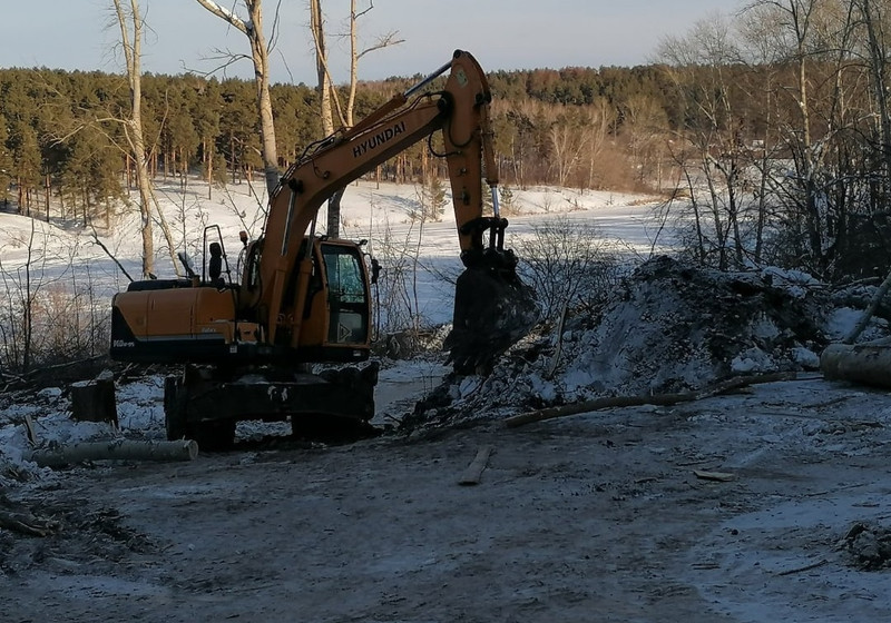 Началась вырубка деревьев, заехала спецтехника: в Каменске-Уральском стартует второй этап благоустройства улицы Набережной