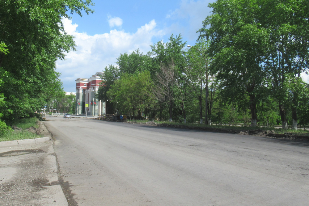 В пятницу из-за ремонта трубопровода коммунальщики на три дня перекроют для движения участок ул. Алюминиевой в Каменске. Как объехать?