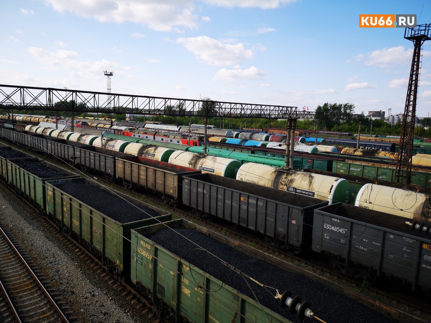 ЧП на железной дороге у вокзала в Каменске-Уральском: плохо слышащая женщина угодила под локомотив - ей лишь отрезало ступню