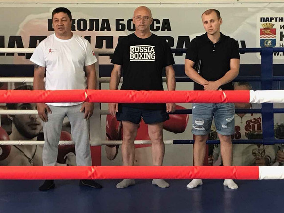 Готовы себя показать на соревнованиях любого уровня: в Каменске-Уральском местные боксеры встретились с соперниками из Челябинска