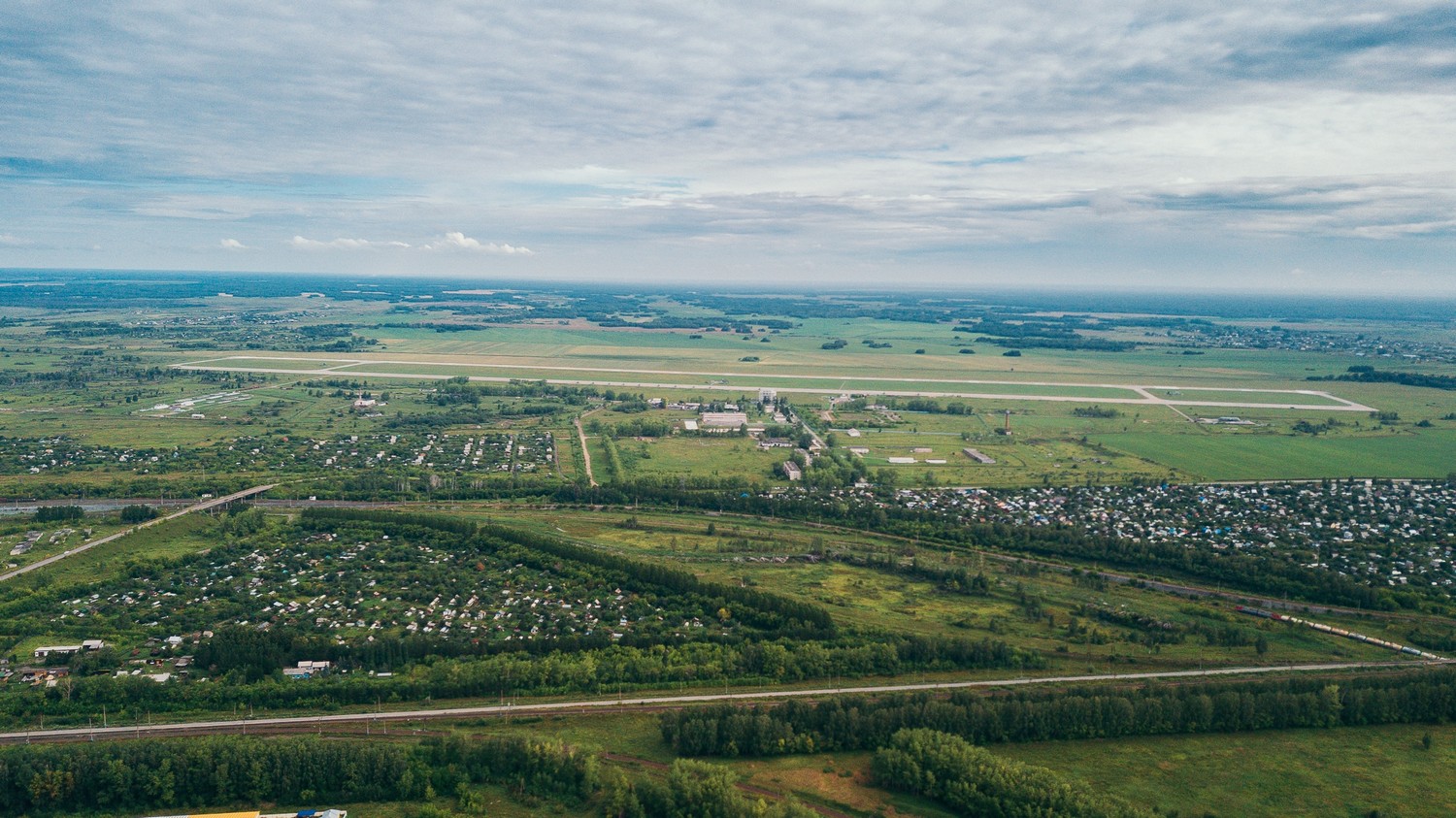Летали и учились: в рамках подготовки к маневрам «Восток-2018» на авиабазе в Каменске-Уральском рычали моторы – военные тренировались!