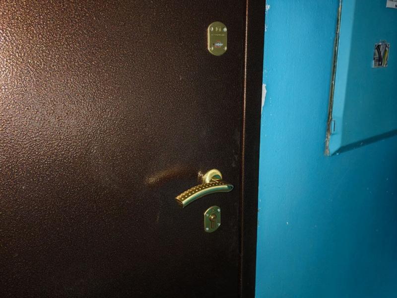 1000 рублей умножились на 15: в Каменске-Уральском «дверной мастер» развел пенсионерку на деньги | Пенсионерку в Каменске-Уральском заставили заплатить 15 тысяч за замену дверной ручки